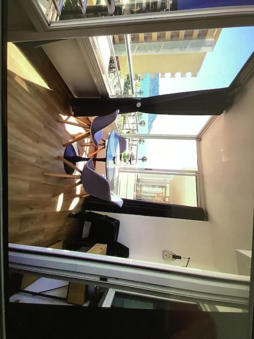 Spacieux Appartement Rose Front Mer Et Piscine Roses Exterior photo