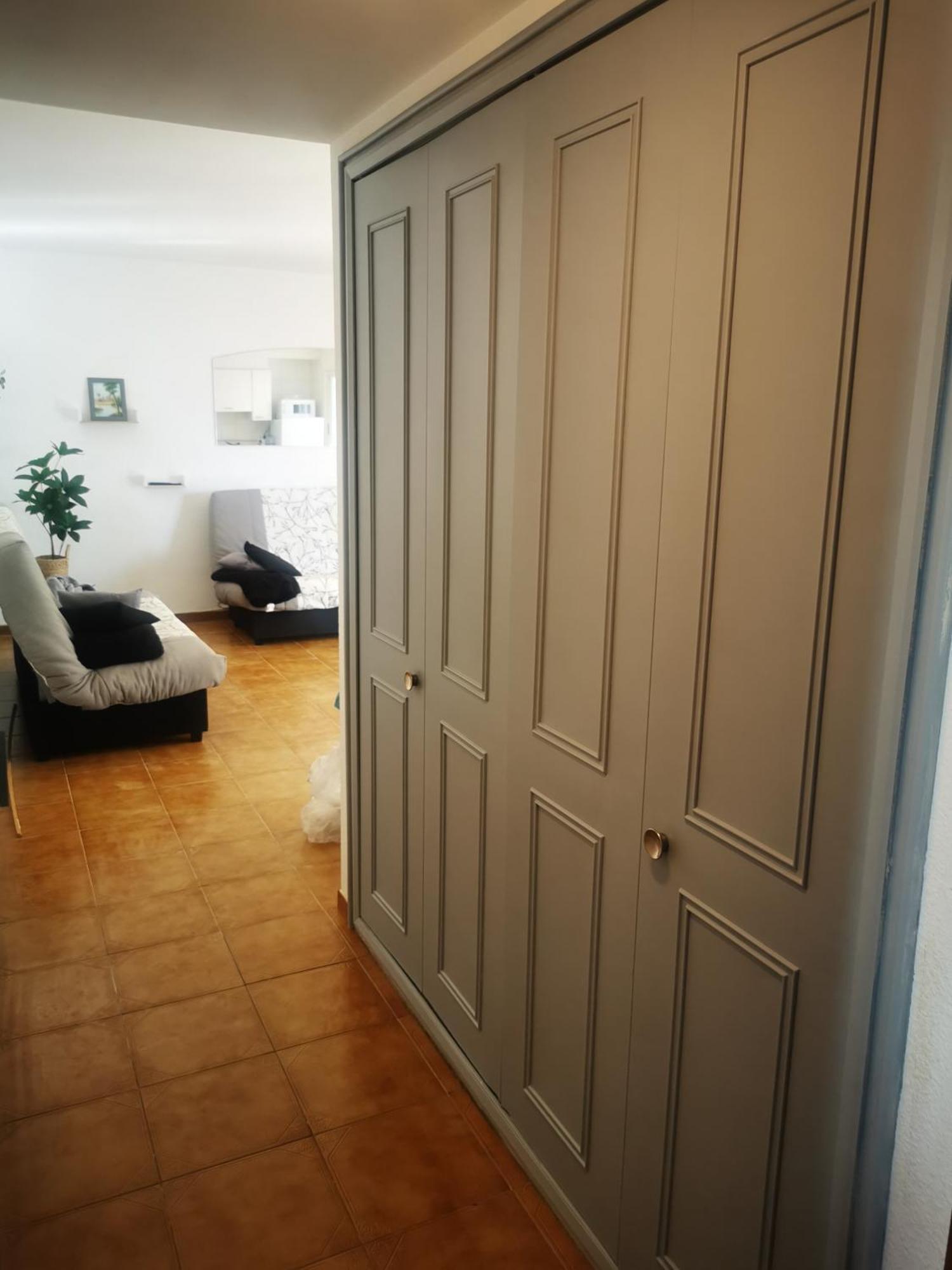 Spacieux Appartement Rose Front Mer Et Piscine Roses Exterior photo