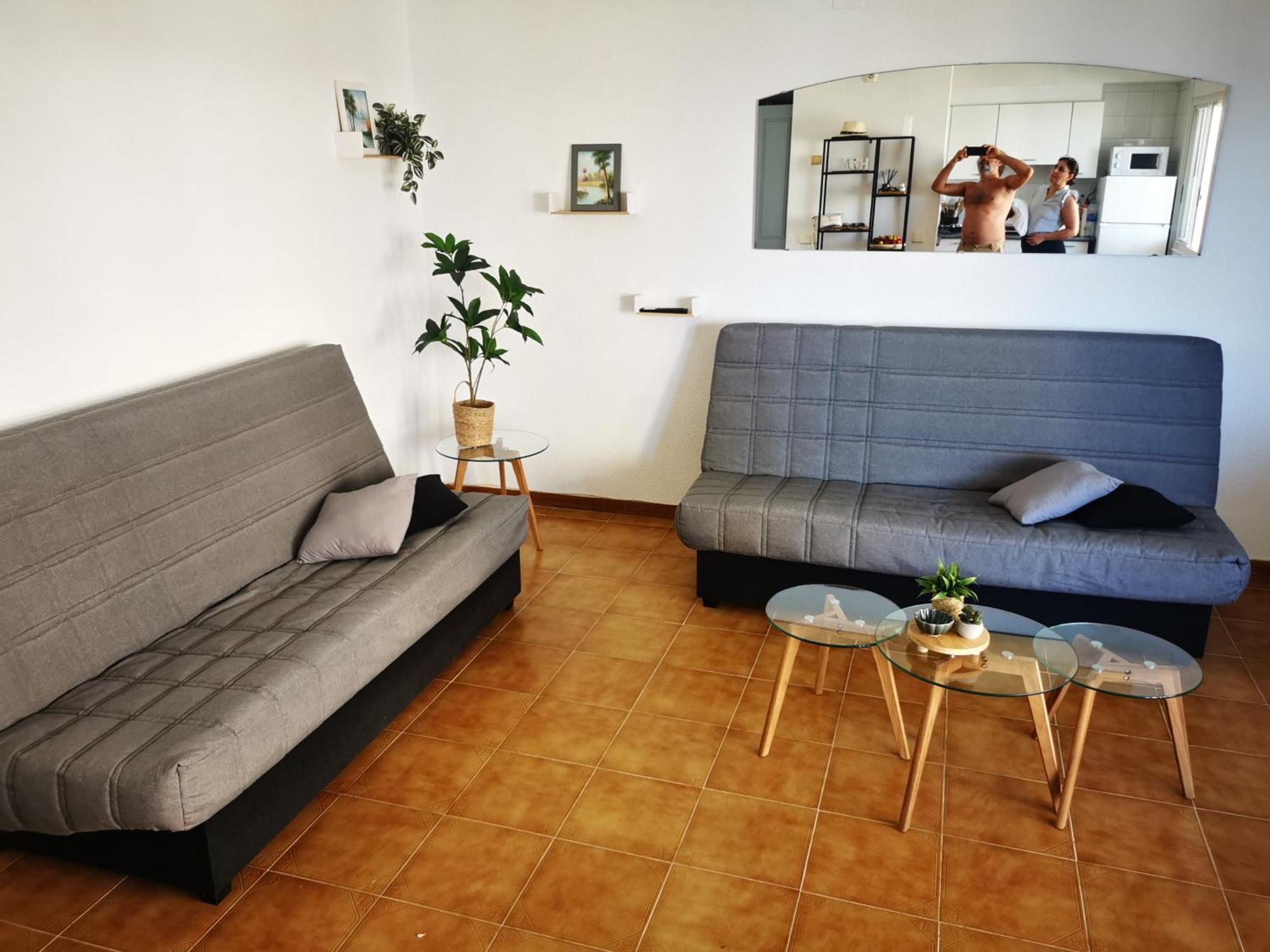 Spacieux Appartement Rose Front Mer Et Piscine Roses Exterior photo